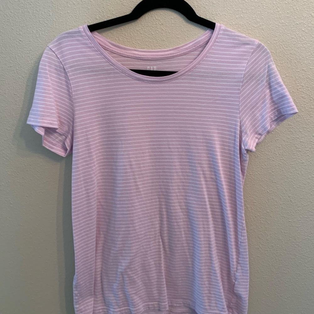 Gap pink and white tee